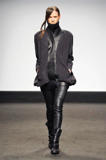 Fotoservizio/FW 2015-2016/WOMEN/FATIMA VAL/DP1/4