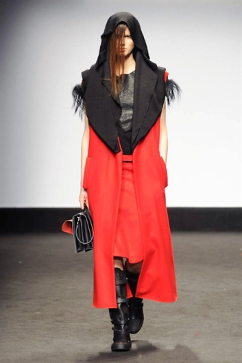 Fotoservizio/FW 2015-2016/WOMEN/FATIMA VAL/DP1/8