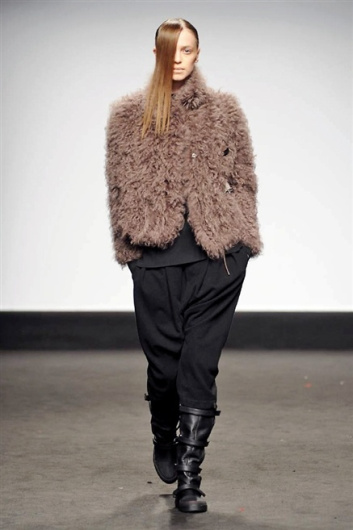 Fotoservizio/FW 2015-2016/WOMEN/FATIMA VAL/DP1/13