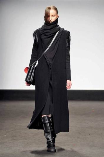 Fotoservizio/FW 2015-2016/WOMEN/FATIMA VAL/DP1/18
