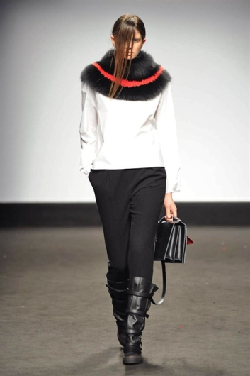 Fotoservizio/FW 2015-2016/WOMEN/FATIMA VAL/DP1/25