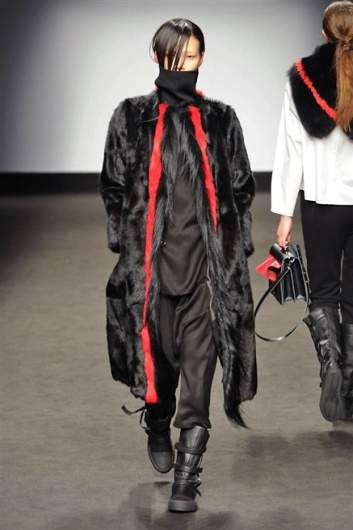 Fotoservizio/FW 2015-2016/WOMEN/FATIMA VAL/DP1/26
