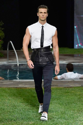 Fotoservizio/SS 2016/MEN/DIRK BIKKEMBERGS/DP1/22