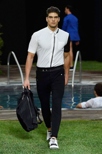 Fotoservizio/SS 2016/MEN/DIRK BIKKEMBERGS/DP1/23