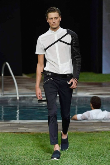 Fotoservizio/SS 2016/MEN/DIRK BIKKEMBERGS/DP1/25