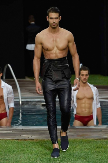 Fotoservizio/SS 2016/MEN/DIRK BIKKEMBERGS/DP1/29