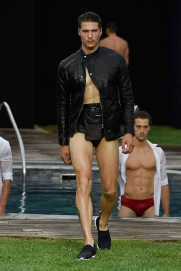 Fotoservizio/SS 2016/MEN/DIRK BIKKEMBERGS/DP1/31