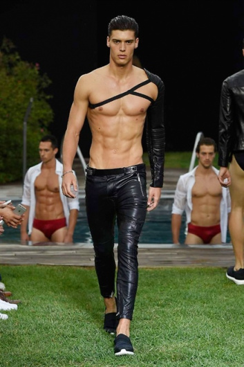 Fotoservizio/SS 2016/MEN/DIRK BIKKEMBERGS/DP1/32