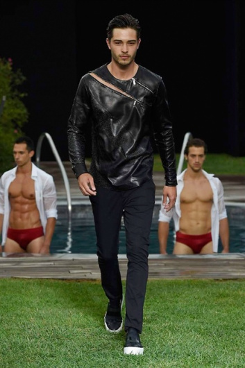 Fotoservizio/SS 2016/MEN/DIRK BIKKEMBERGS/DP1/33