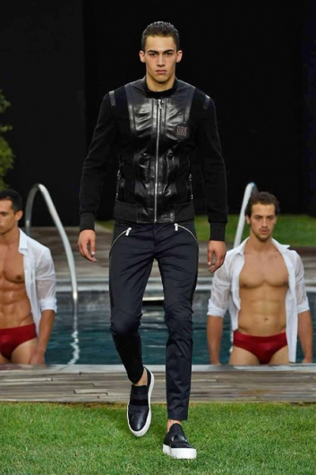Fotoservizio/SS 2016/MEN/DIRK BIKKEMBERGS/DP1/34