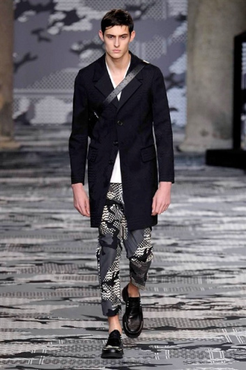 Fotoservizio/SS 2016/MEN/NEIL BARRETT/DP1/1