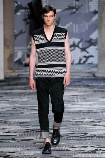 Fotoservizio/SS 2016/MEN/NEIL BARRETT/DP1/6