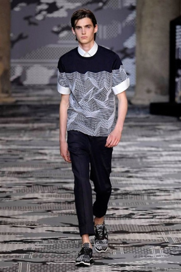 Fotoservizio/SS 2016/MEN/NEIL BARRETT/DP1/8