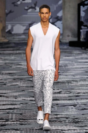 Fotoservizio/SS 2016/MEN/NEIL BARRETT/DP1/13