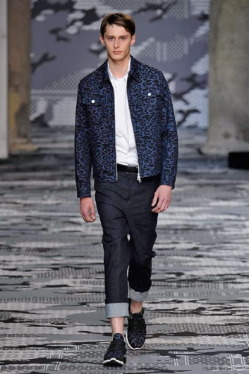 Fotoservizio/SS 2016/MEN/NEIL BARRETT/DP1/17