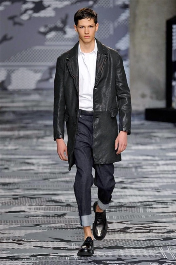 Fotoservizio/SS 2016/MEN/NEIL BARRETT/DP1/23