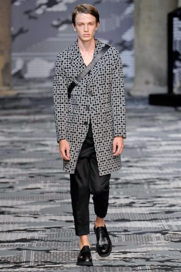 Fotoservizio/SS 2016/MEN/NEIL BARRETT/DP1/24