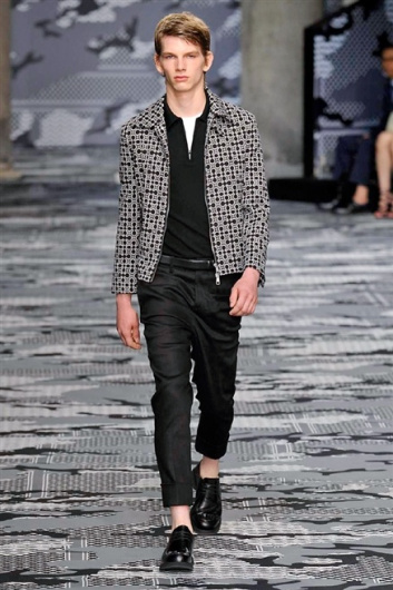 Fotoservizio/SS 2016/MEN/NEIL BARRETT/DP1/25