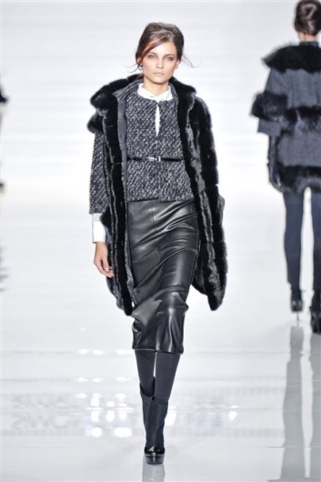 Fotoservizio/FW 2012-2013/WOMEN/SIMONETTA RAVIZZA/3