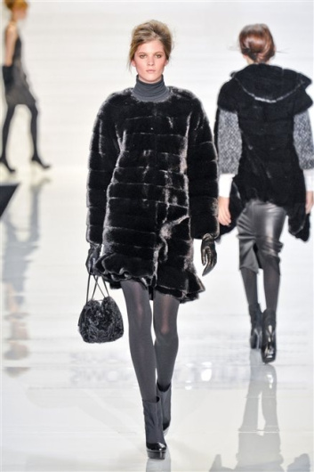 Fotoservizio/FW 2012-2013/WOMEN/SIMONETTA RAVIZZA/4