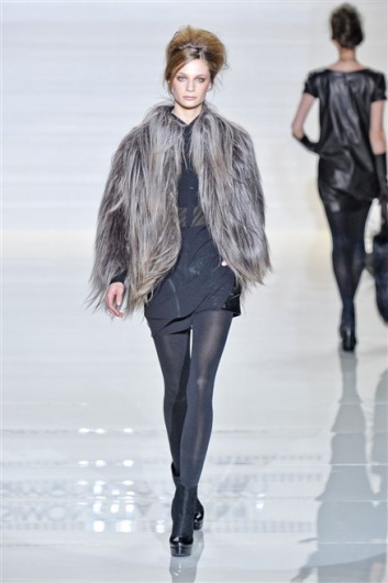 Fotoservizio/FW 2012-2013/WOMEN/SIMONETTA RAVIZZA/16