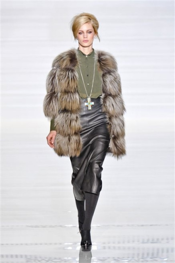 Fotoservizio/FW 2012-2013/WOMEN/SIMONETTA RAVIZZA/19