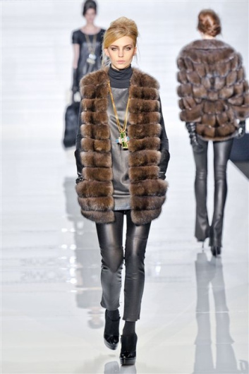 Fotoservizio/FW 2012-2013/WOMEN/SIMONETTA RAVIZZA/14