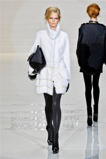 Fotoservizio/FW 2012-2013/WOMEN/SIMONETTA RAVIZZA/30