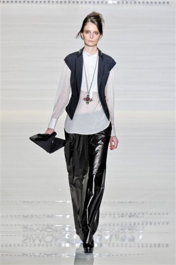 Fotoservizio/FW 2012-2013/WOMEN/SIMONETTA RAVIZZA/36