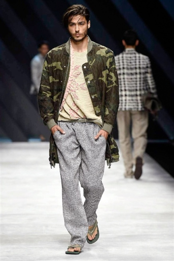 Fotoservizio/SS 2016/MEN/ERMANNO SCERVINO/DP1/3