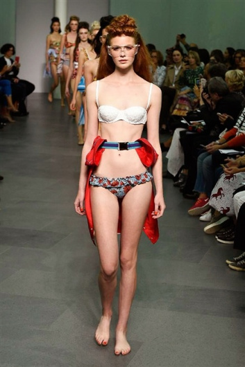 Fotoservizio/SS 2016/WOMEN/STELLA JEAN/DP1/32