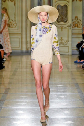 Fotoservizio/SS 2016/WOMEN/LUISA BECCARIA/DP1/6