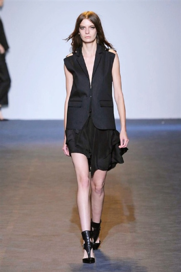 Fotoservizio/SS 2016/WOMEN/COSTUME NATIONAL/DP1/2