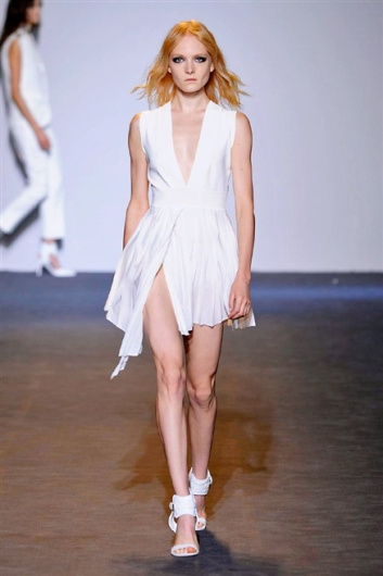 Fotoservizio/SS 2016/WOMEN/COSTUME NATIONAL/DP1/12