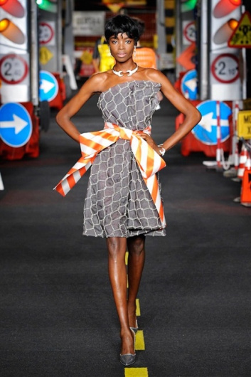 Fotoservizio/SS 2016/WOMEN/MOSCHINO/DP1/22