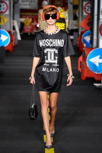 Fotoservizio/SS 2016/WOMEN/MOSCHINO/DP1/34