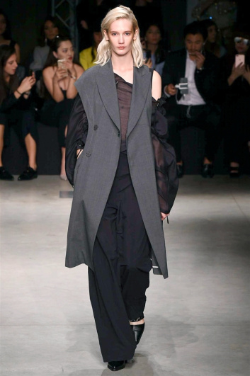 Fotoservizio/SS 2018/WOMEN/UJOH/DP2/2