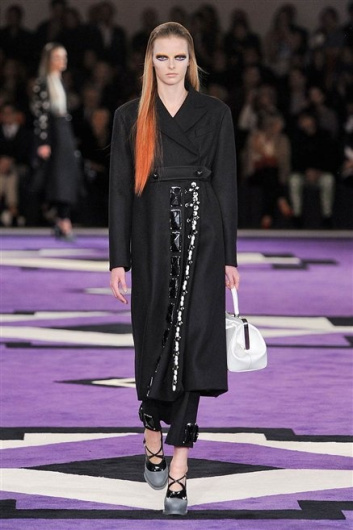 Fotoservizio/FW 2012-2013/WOMEN/PRADA/3