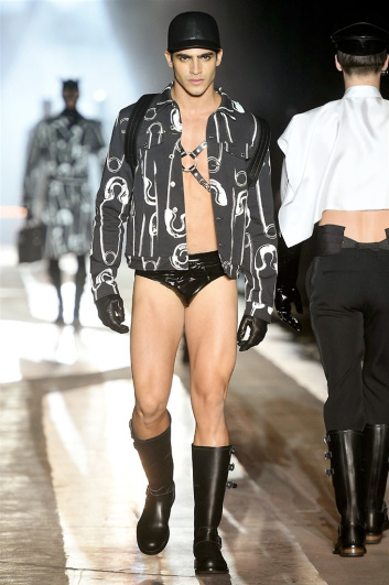 Fotoservizio/FW 2018-2019/MEN/MOSCHINO/DP2/2