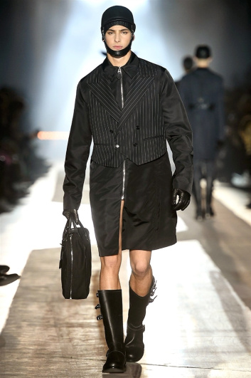 Fotoservizio/FW 2018-2019/MEN/MOSCHINO/DP2/1