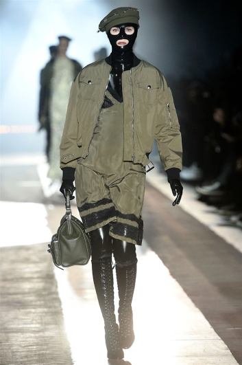 Fotoservizio/FW 2018-2019/MEN/MOSCHINO/DP2/1