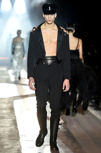 Fotoservizio/FW 2018-2019/MEN/MOSCHINO/DP2/1