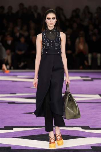 Fotoservizio/FW 2012-2013/WOMEN/PRADA/16