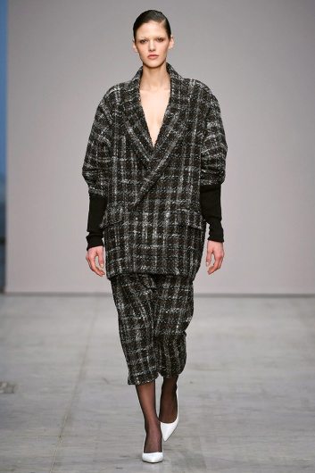 Fotoservizio/FW 18-19/WOMEN/LUCIO VANOTTI/DP2/3