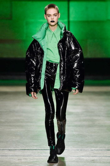 Fotoservizio/FW 18-19/WOMEN/ANNAKIKI/DP2/1