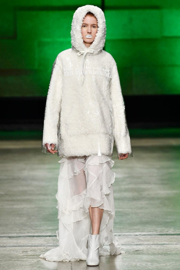 Fotoservizio/FW 18-19/WOMEN/ANNAKIKI/DP2/3
