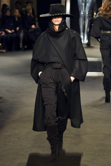 Fotoservizio/FW 18-19/WOMEN/ALBERTA FERRETTI/DP2/1
