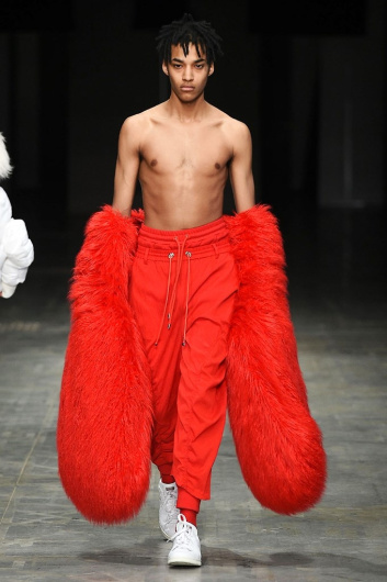 Fotoservizio/FW 18-19/WOMEN/ANGEL CHEN/DP2/1