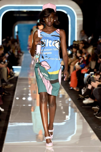 Fotoservizio/FW 18-19/WOMEN/MOSCHINO/DP2/3