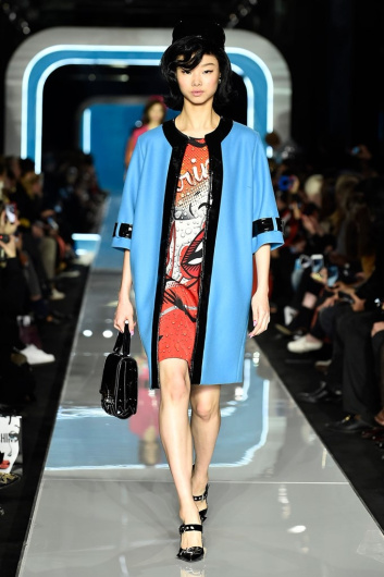 Fotoservizio/FW 18-19/WOMEN/MOSCHINO/DP2/1
